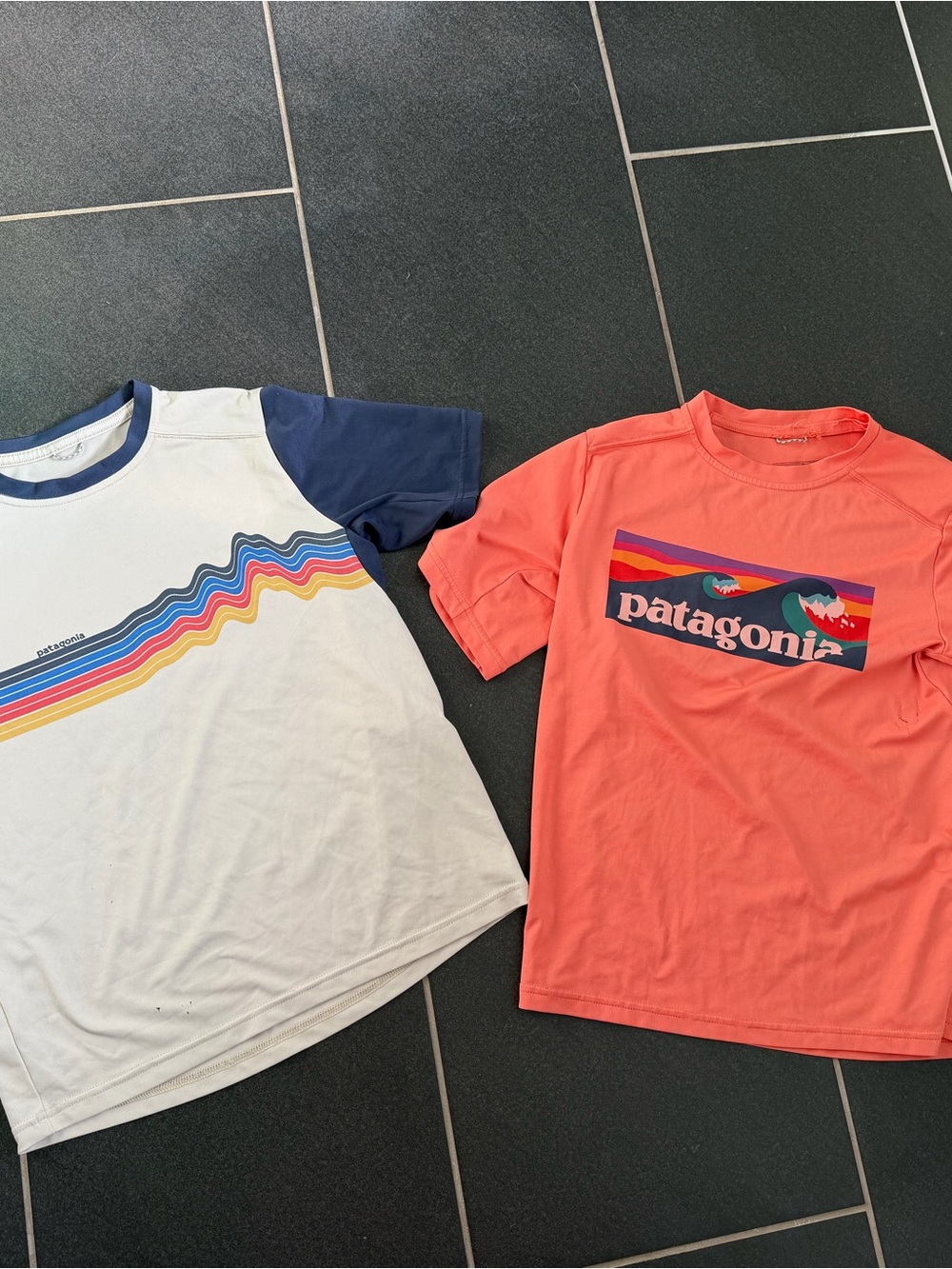 Patagonia Tee Bundle play condition 10 (YM) & 12 (YL) - better for YS or YM